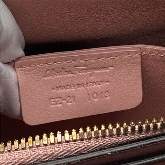 Salvatore Ferragamo Trifolio Pink Shoulder Bag - Picture 6 of 16